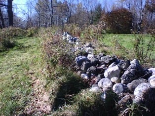 frostwall01 Stone wall behind Robert Frost's house