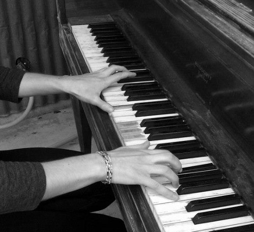 307467_149583365201728_110537560_n